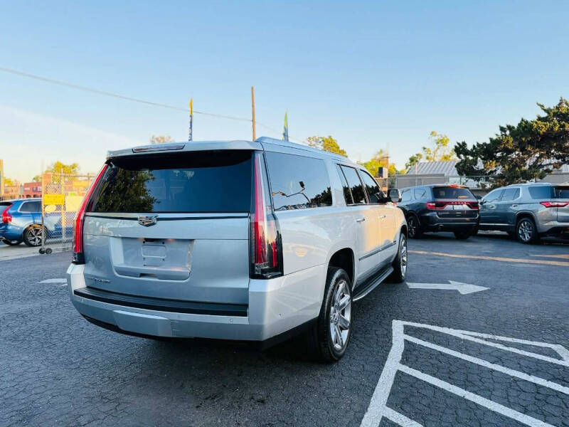 2018 Cadillac Escalade ESV Luxury
