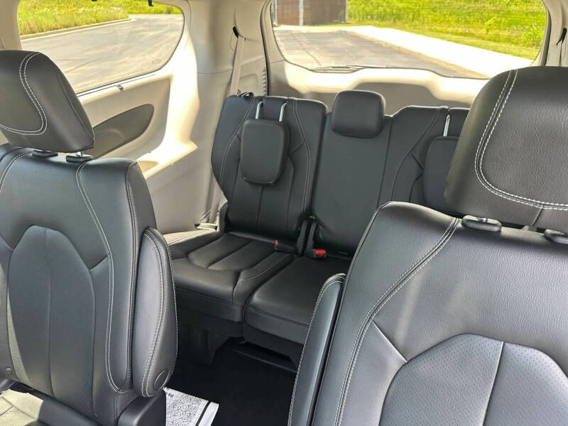 2022 Chrysler Pacifica Touring L