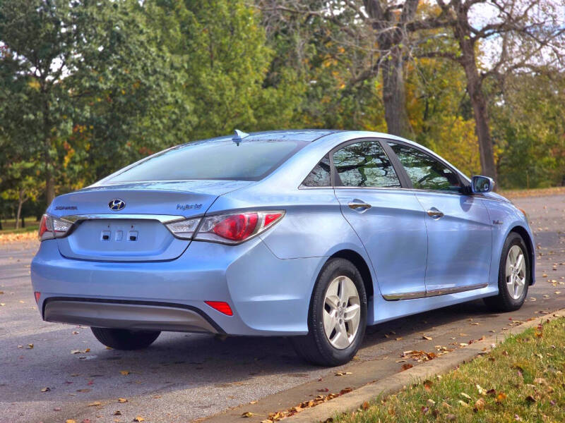 2012 Hyundai Sonata Hybrid Base photo 4