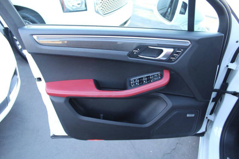 2017 Porsche Macan