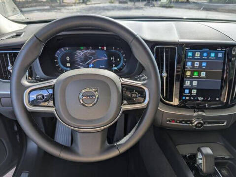 2025 Volvo XC60 B5 Plus Dark Theme