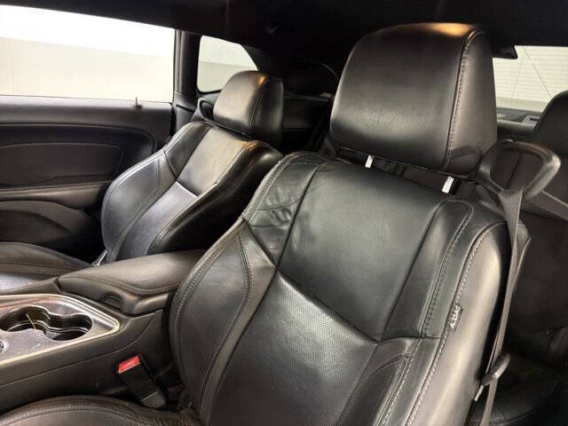 2017 Dodge Challenger SXT Plus