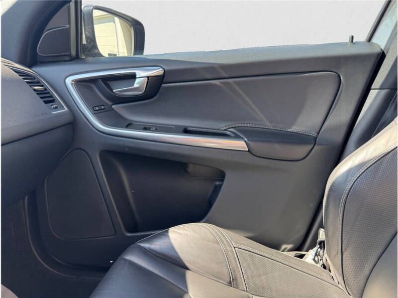 2017 Volvo XC60 T6 R-Design