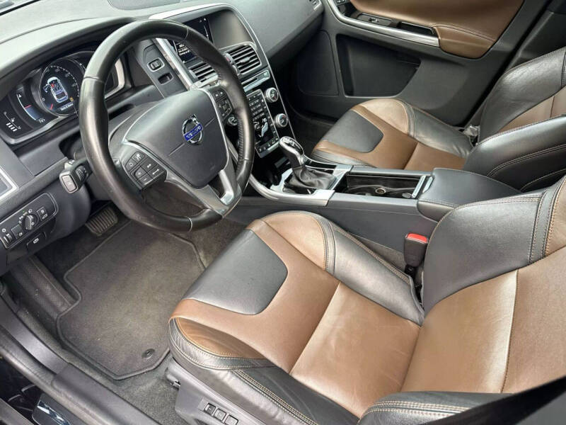 2016 Volvo XC60 T6 Drive-E Platinum