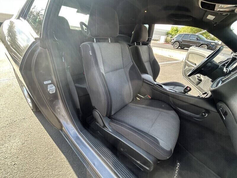 2015 Dodge Challenger SXT
