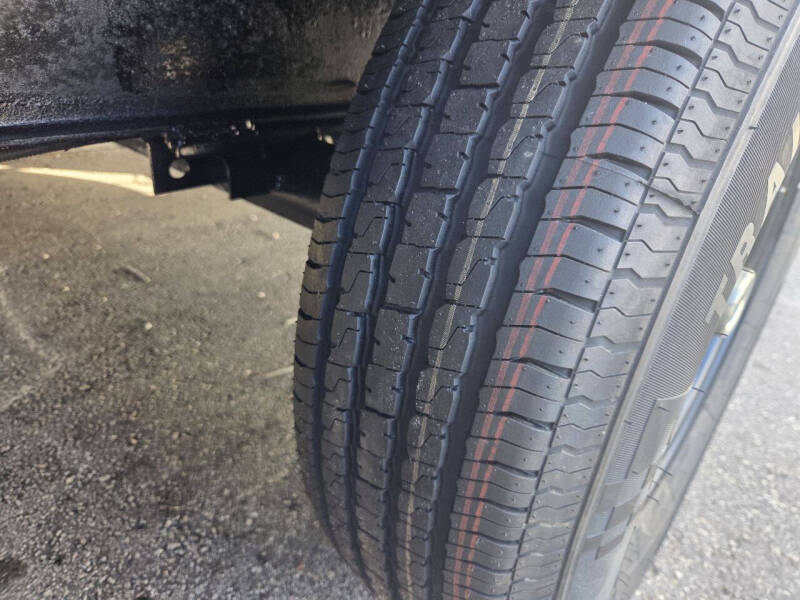 2017 TNT TRAILER V28 FT CAR HOULER