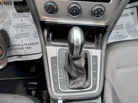 2017 Volkswagen Golf TSI S