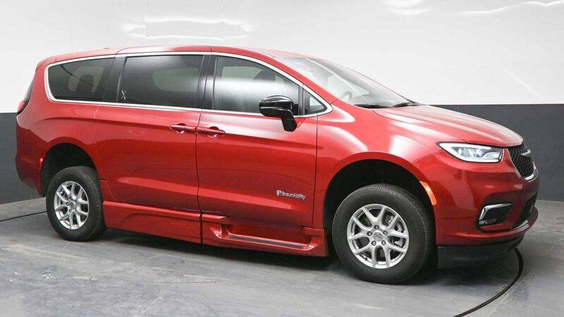 2025 Chrysler Pacifica Select