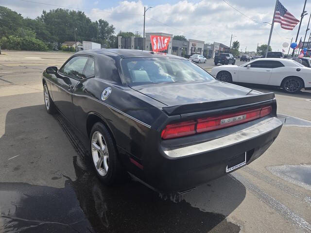 2013 Dodge Challenger SXT Plus