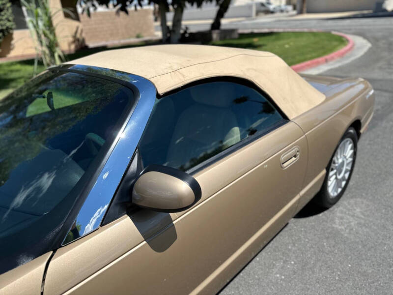 2005 Ford Thunderbird Deluxe