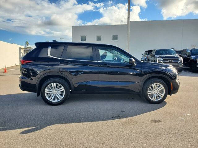 2024 Mitsubishi Outlander ES