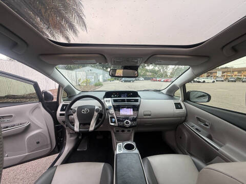 2017 Toyota Prius v Five