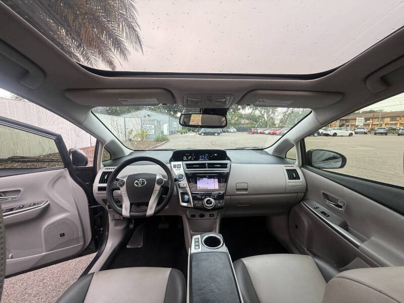 2017 Toyota Prius v Five