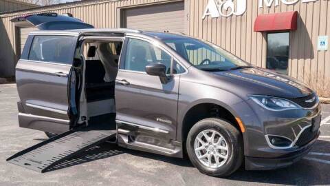 2020 Chrysler Pacifica for sale at A&J Mobility in Valders WI