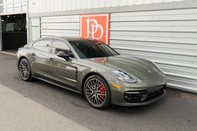 2022 Porsche Panamera 43