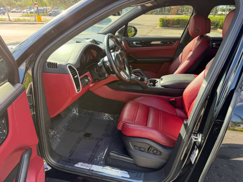 2022 Porsche Cayenne Platinum Edition