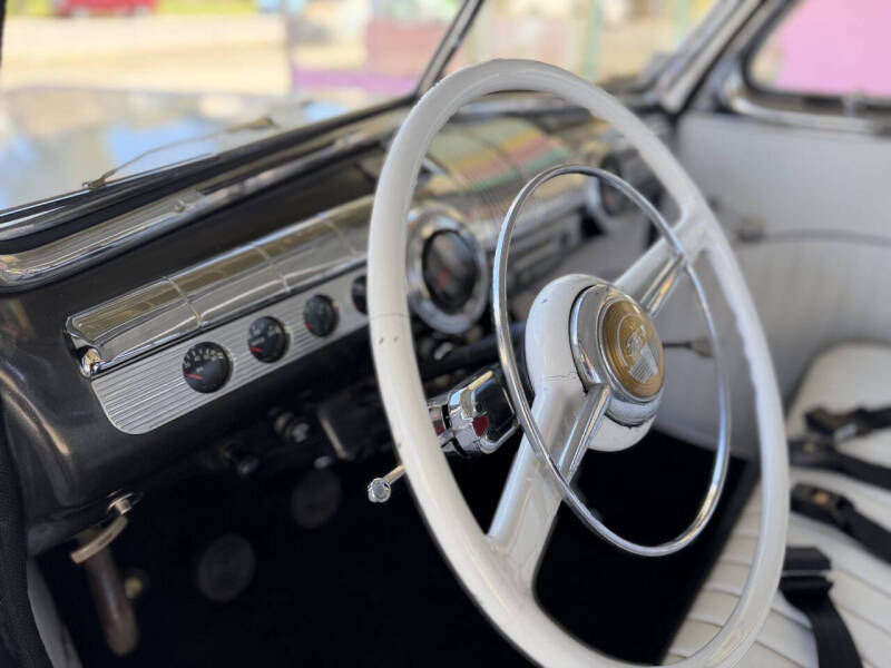 1948 Ford Super Deluxe