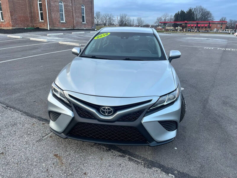 Used 2018 Toyota Camry SE with VIN 4T1B11HK7JU049333 for sale in Etna, OH