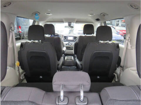 2022 Chrysler Voyager LX