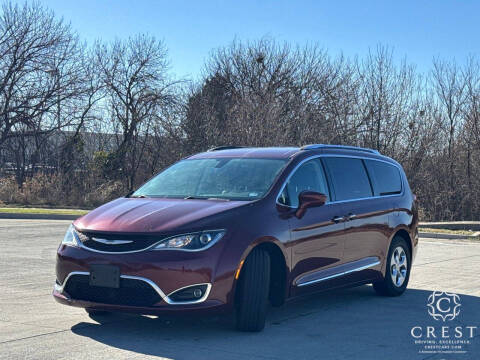2017 Chrysler Pacifica Touring-L Plus