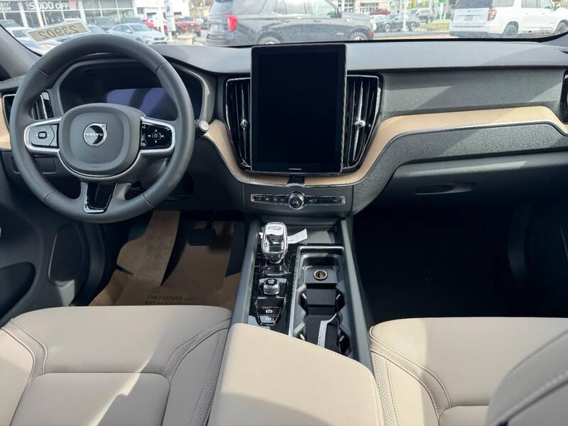 2026 Volvo XC60 B5 Plus