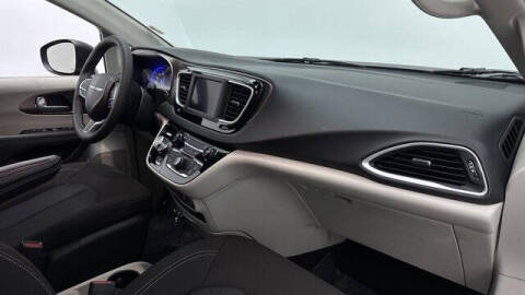 2024 Chrysler Voyager LX