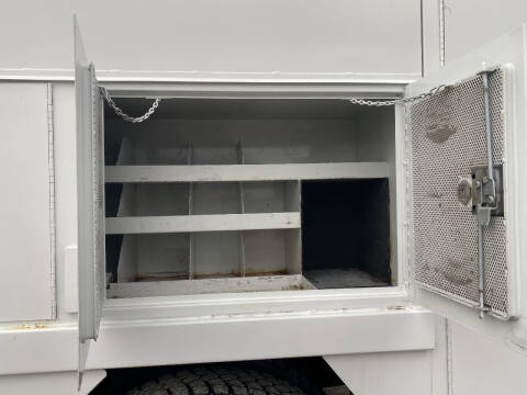 2003 Freightliner FL60