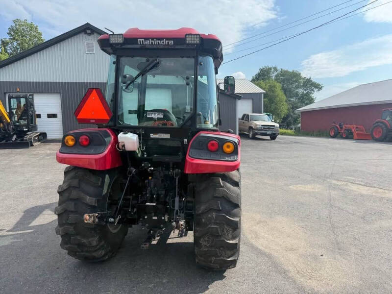2021 Mahindra 2660 tractor w/ loader