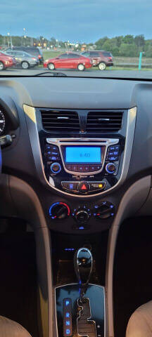 2012 Hyundai Accent GLS