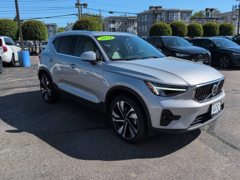 2024 Volvo XC40 B5 Plus Bright Theme