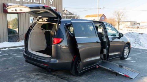 2022 Chrysler Voyager LX