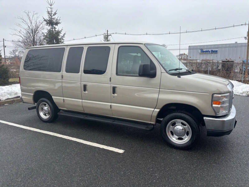2013 Ford E-Series E-350 SD XLT