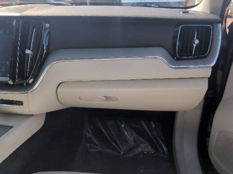 2023 Volvo XC60 B5 Plus Dark Theme