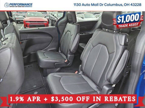 2026 Chrysler Pacifica Select