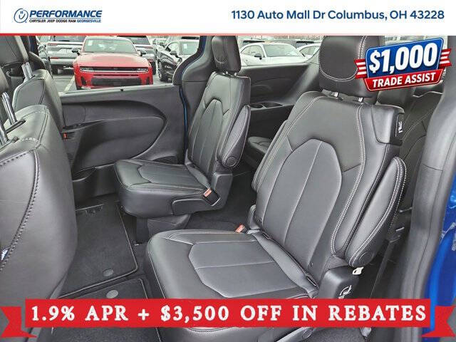 2026 Chrysler Pacifica Select
