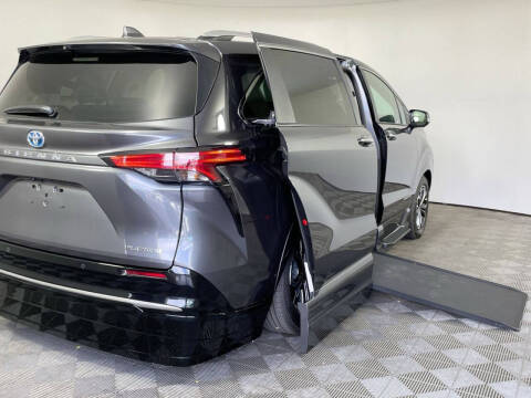 2025 Toyota Sienna Platinum 7-Passenger