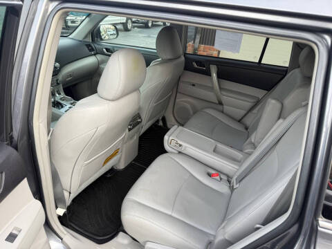 2011 Toyota Highlander SE