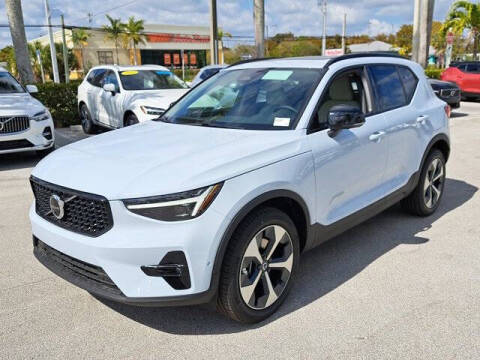 2026 Volvo XC40 B5 Plus
