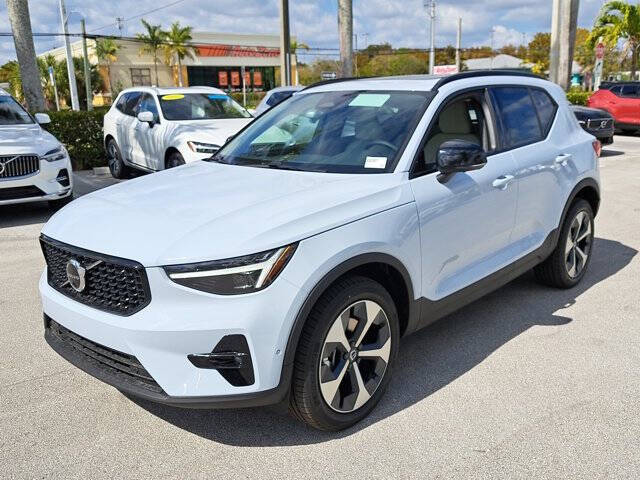 2026 Volvo XC40 B5 Plus