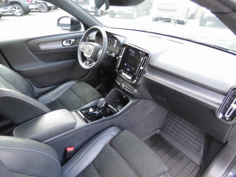 2022 Volvo XC40 T5 R-Design