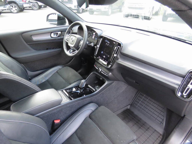 2022 Volvo XC40 T5 R-Design