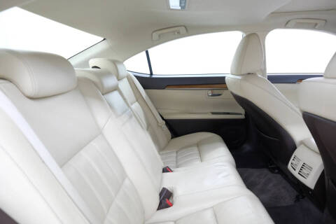 2017 Lexus ES 300h