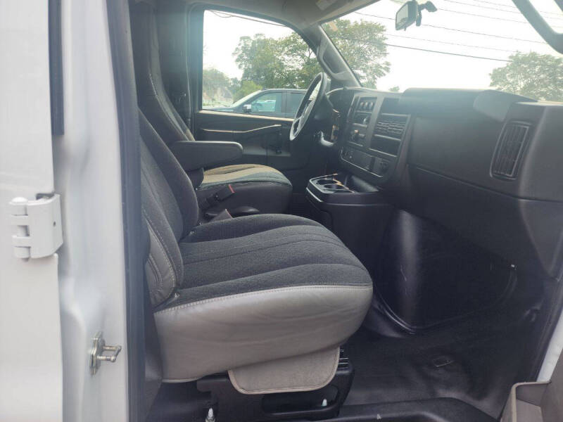 2023 GMC Savana 2500