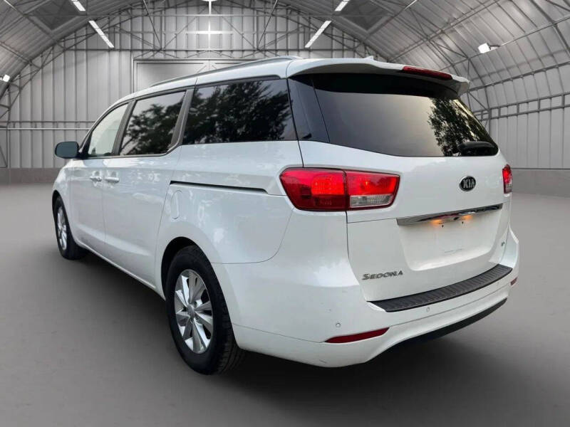 2017 Kia Sedona LX