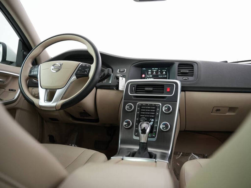 2015 Volvo S60 T5 Drive-E Platinum