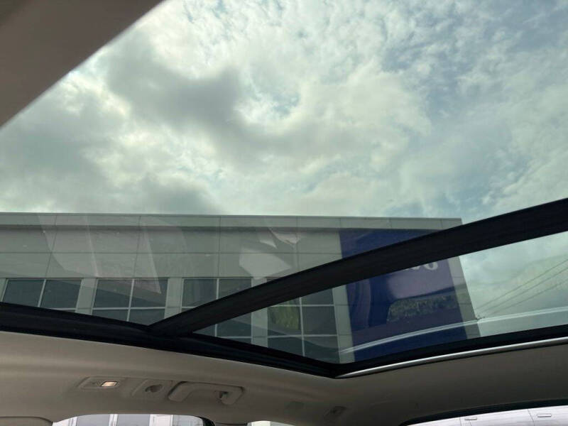 2025 Volvo XC60 T8 Plus Dark Theme