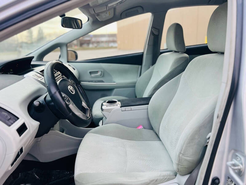 2012 Toyota Prius v Five