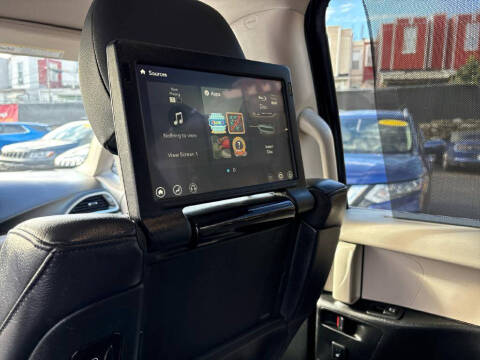 2017 Chrysler Pacifica Touring-L Plus