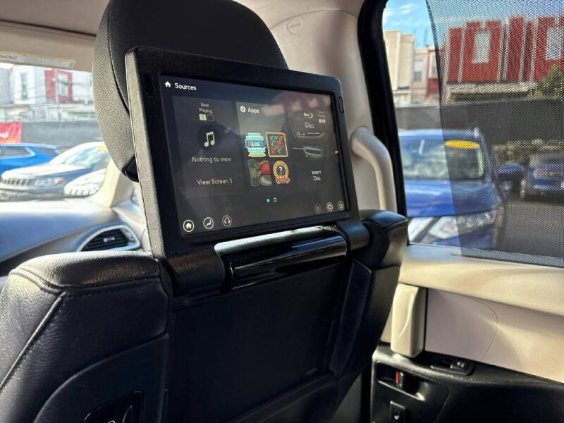 2017 Chrysler Pacifica Touring-L Plus