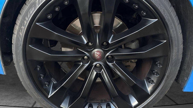 2019 Jaguar F-TYPE P300